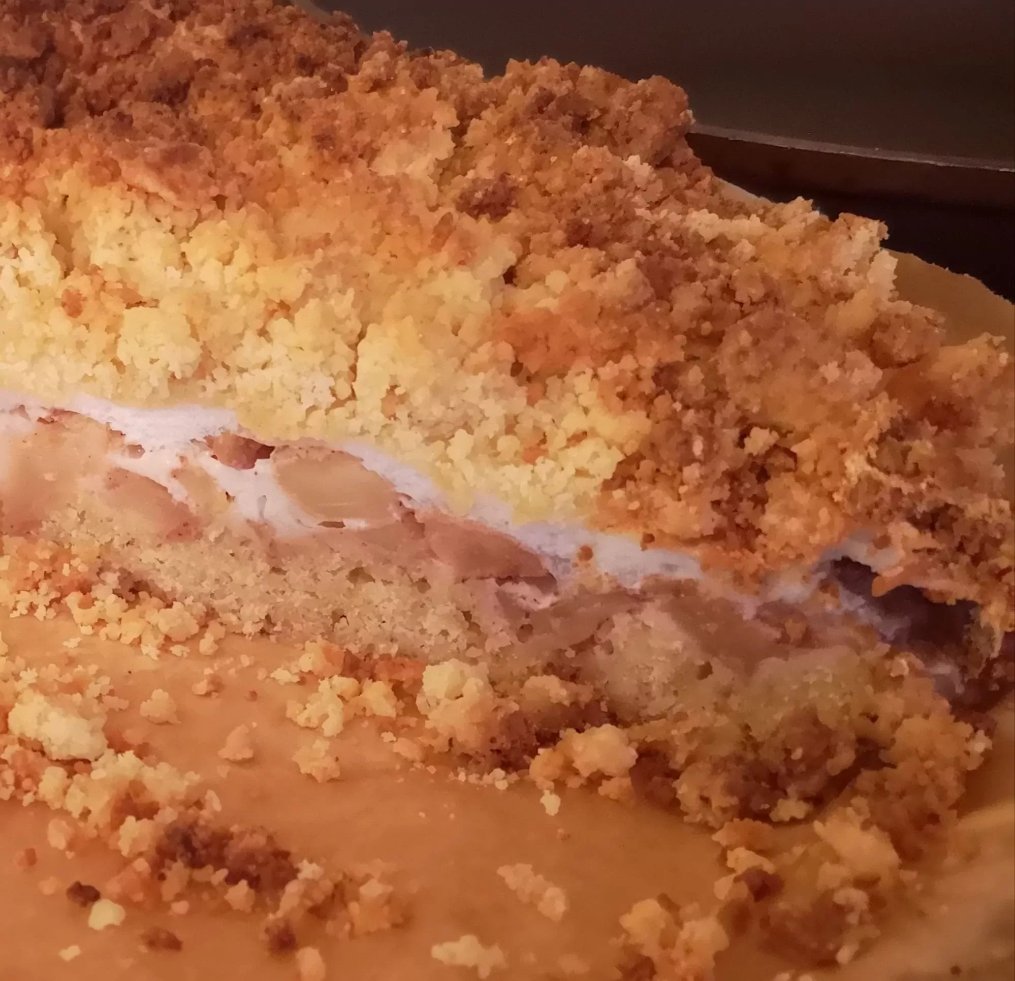 Karališkas obuolių pyragas su sviestine tešla ir bezė baltymų įdaru