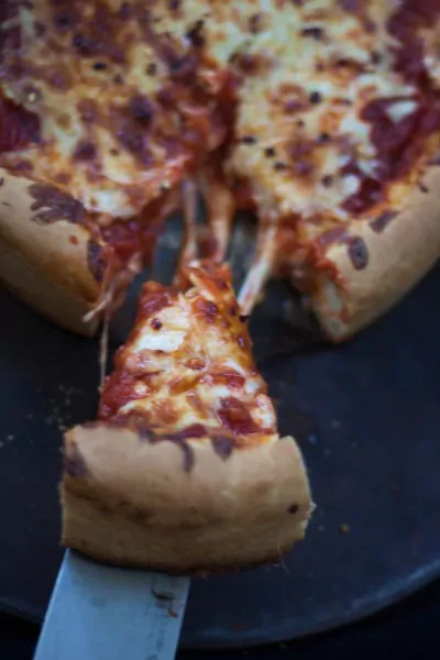 Chicago Deep Dish Pizza - vegetariška gili storapadė pica be mėsos