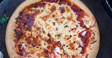 Chicago Deep Dish Pizza - vegetariška gili storapadė pica be mėsos