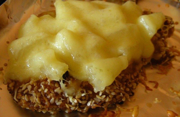 Kiaulienos kepsniukai su ananasais ir sūriu