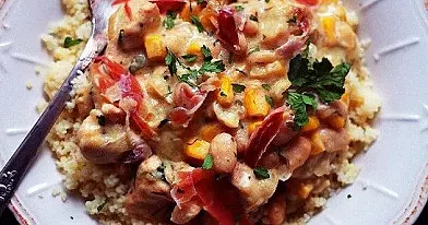 Vištienos troškinys su baltuoju padažu