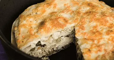 Sluoksniuotas tortilijų ir faršo apkepas