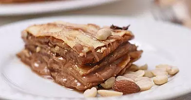 Blynų tortas su karameliniu kremu