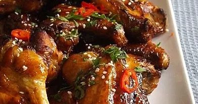 Kepti vištienos sparneliai su medaus ir naminiu "Teriyaki" padažu
