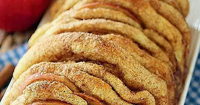 Plėšomas obuolių pyragas