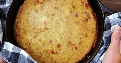 Kugelis (bulvių plokštainis) keptas kamado tipo grilyje