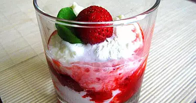 Ryžių, ledų ir braškių gardumynas