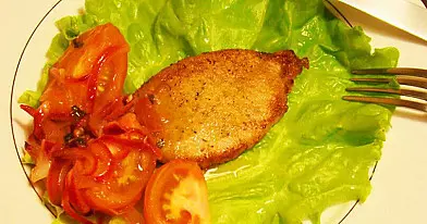 Kiaulienos kepsniai su pomidorais ir svogūnais