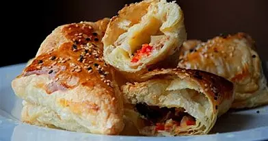 Pyragėliai su tuno ir sūrio įdaru