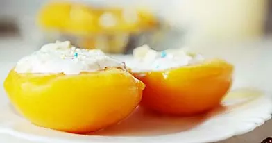 Persikai įdaryti varške