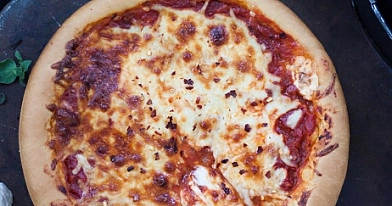Chicago Deep Dish Pizza - вегетарианская пицца на толстом тесте