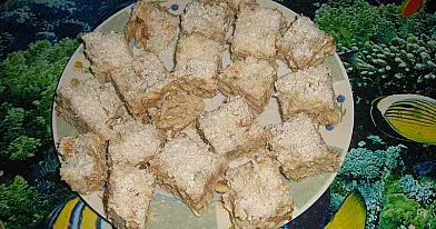 Sausainių ir chalvos pyragas