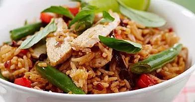Tailandietiški kepti ryžiai su vištiena