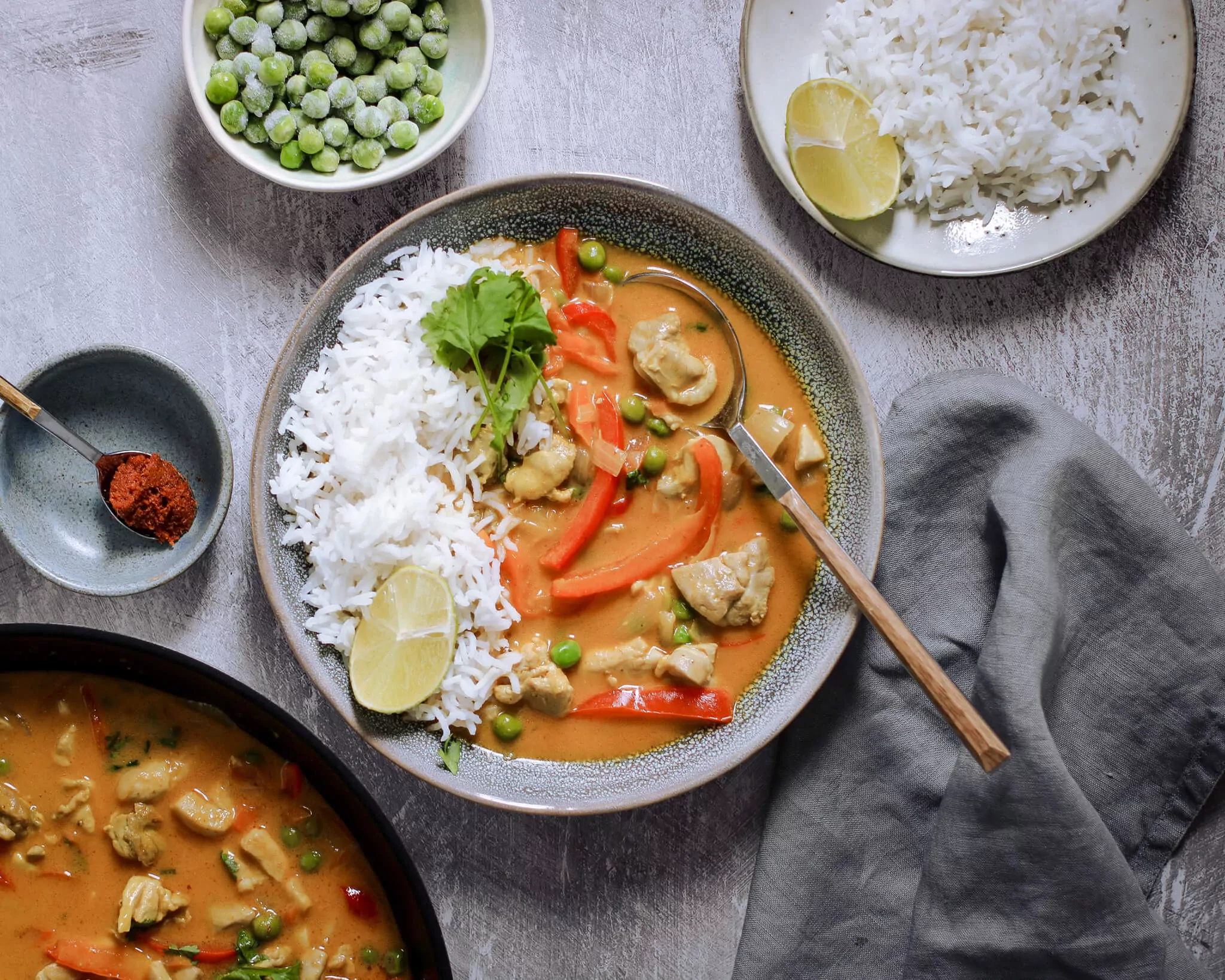 Курица в молочно-чесночном соусе с зеленью рецепт – Европейская кухня: Паста и пицца. «Еда»