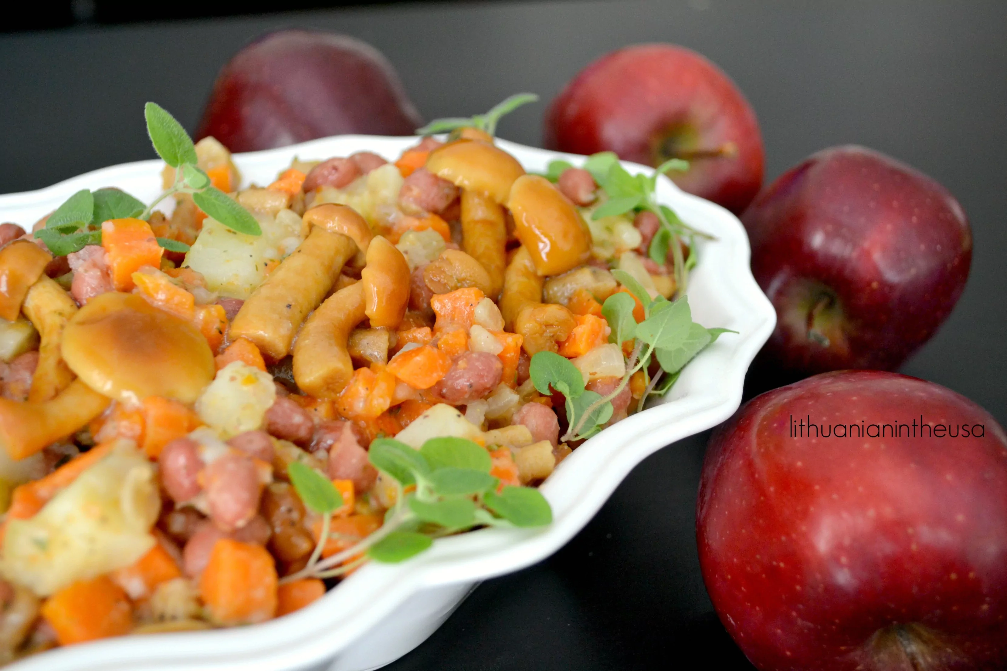 Грибы на Рождество - грибной салат / винегрет из маринованных грибов