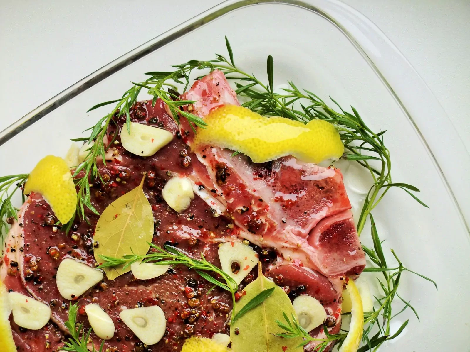 Mėsos sulčių ir raudono vyno padažas prie jautienos steiko ar kepsnio