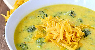 Keto soup - kreminė brokolių ir sūrio sriuba