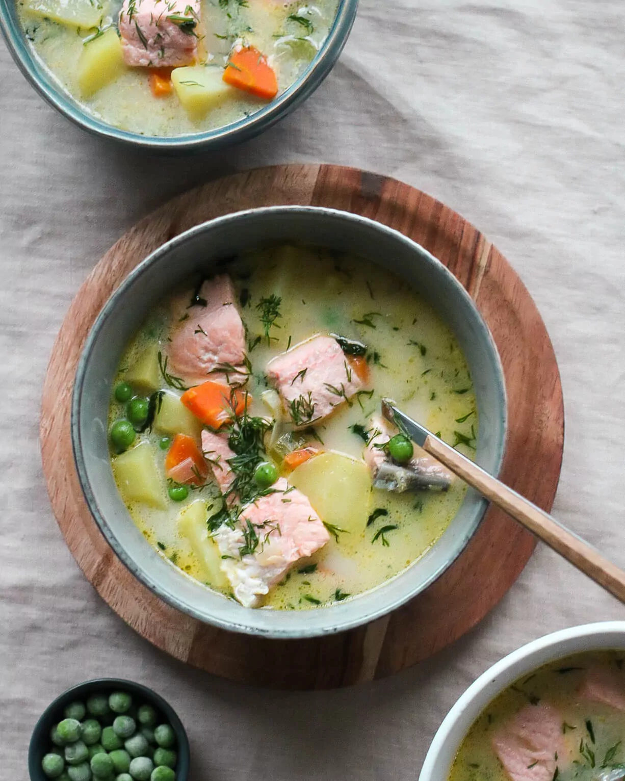 Suomiška lašišos sriuba su daržovėmis ir grietinėle