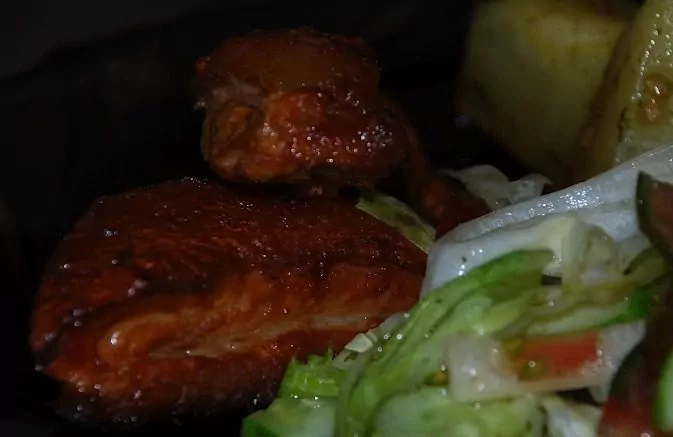 Kiaulienos kumpis pomidorų padažo ir majonezo marinate