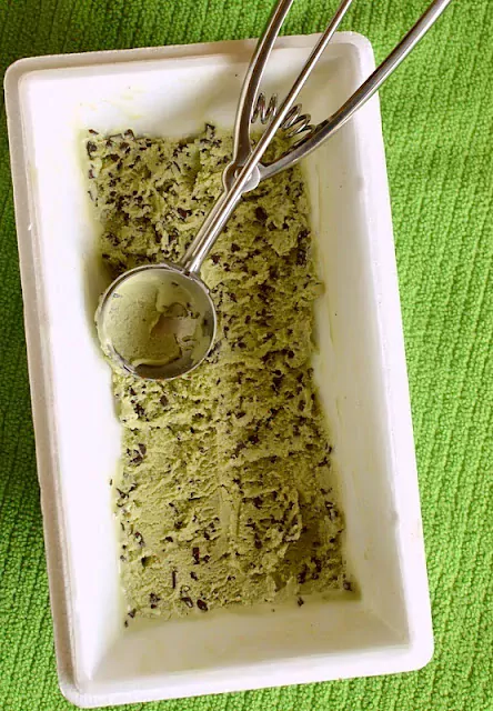 Mėtiniai ledai su šokolado gabaliukais