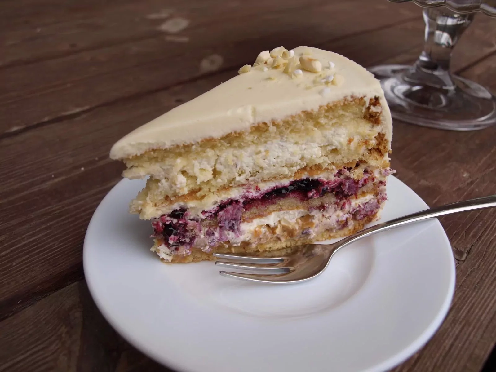 Originalus Vaidos tortas su juodųjų serbentų džemu ir maskarpone