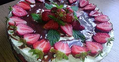 Nekeptas gaivus sūrio ir grietinėlės tortas