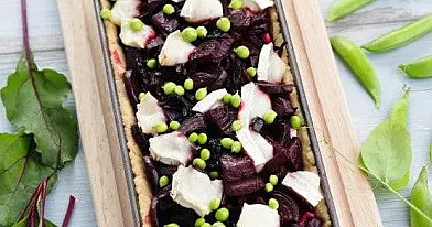 Pyragas su burokėlių, sūrio ir žirnių įdaru