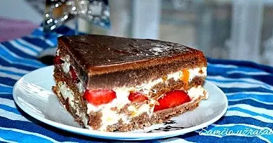 Šokoladinis tortas su jogurto kremu | Receptas