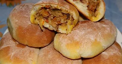Naminės bandelės su kopūstų ir šoninės įdaru