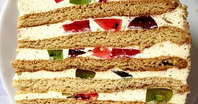Medaus tortas su želė ir kava