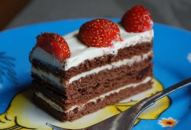 Šokoladinių sausainių ir grietinės tortas