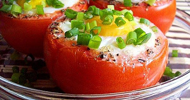 Užkepti kiaušiniai pomidoruose