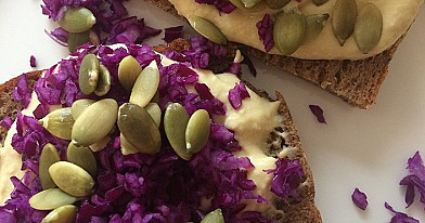 Veganes Sandwich mit Hummus