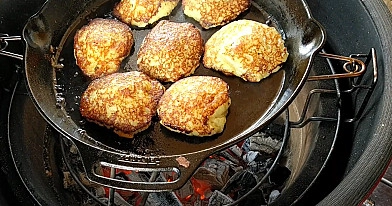 Bulviniai arba Kėdainių blynai ruošti kamado tipo grilyje