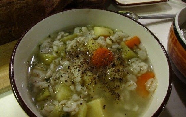 Perlinių kruopų sriuba su agurkais