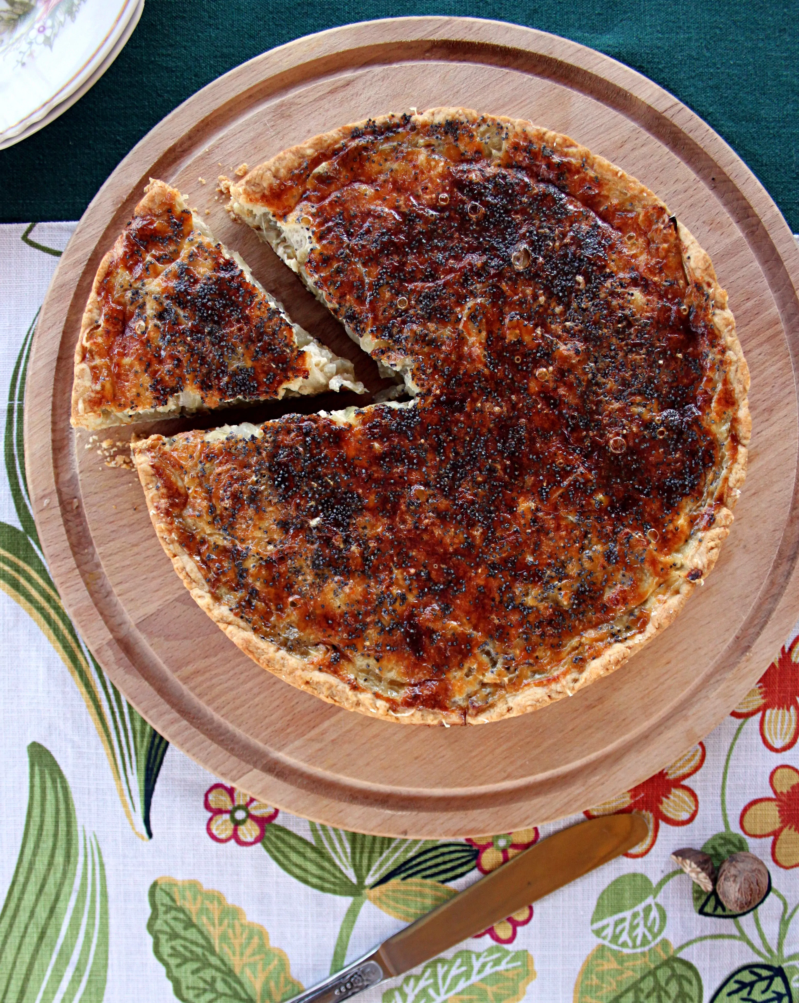 Nuostabus, paprastas svogūnų pyragas su sūriu ir muskatu pagal Beatą