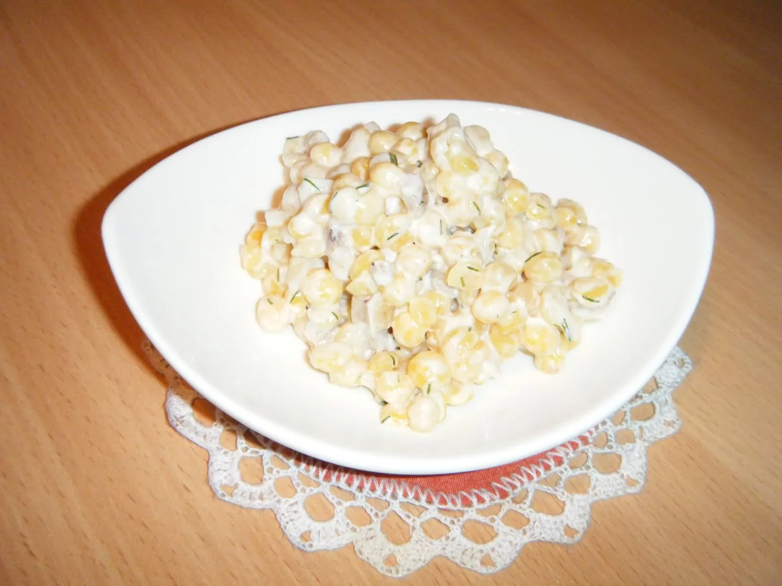 Virti žirniai (žirnių mišrainė) su kiaulės ausimis prie alaus