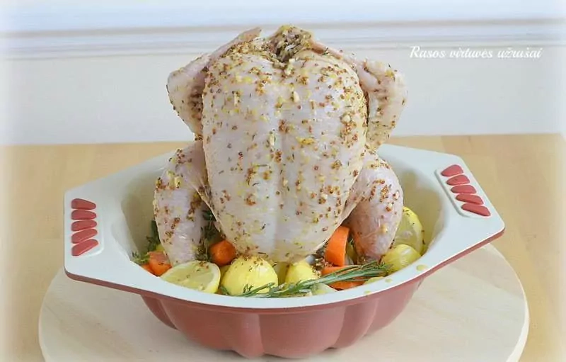 Orkaitėje kepta višta su citrina ir daržovėmis