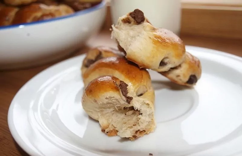 Mielinės bandelės su šokoladu