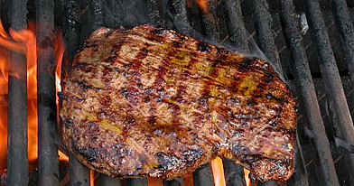 Jautienos steikas keptas kamado tipo grilyje