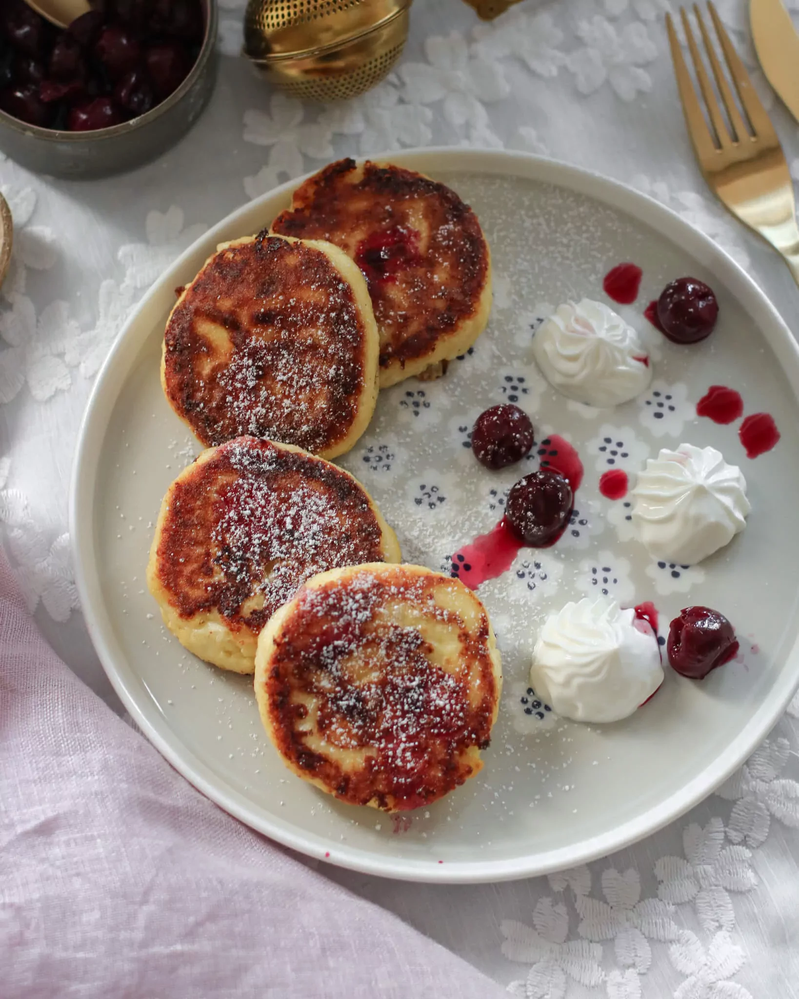 Keptuvėje kepti varškėčiai su kukurūzų miltais vaikams