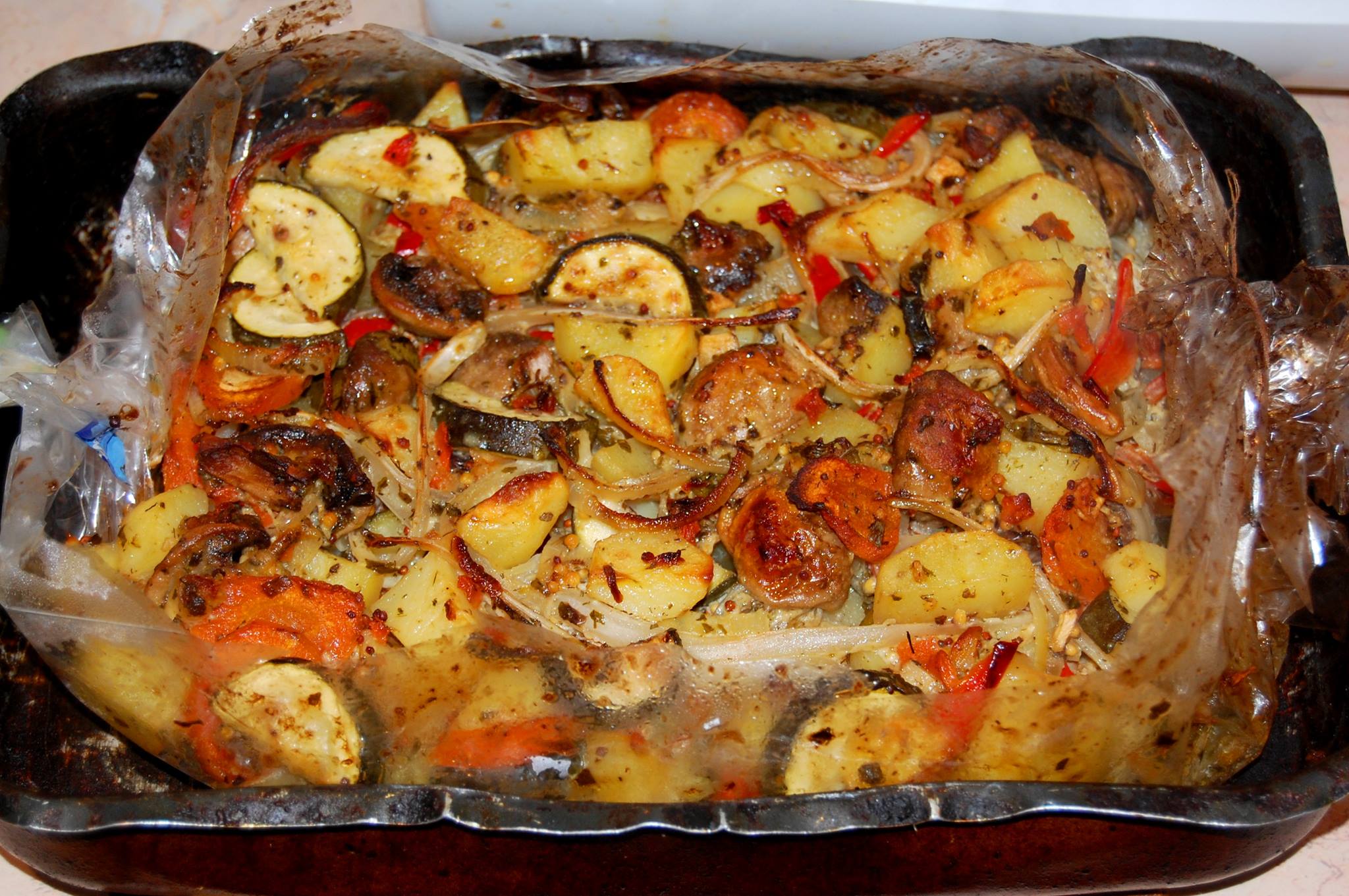 Картофель, запеченный со свининой в духовке