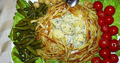 Sočiosios salotos "Lizdelis" (su rūkyta vištienos file)