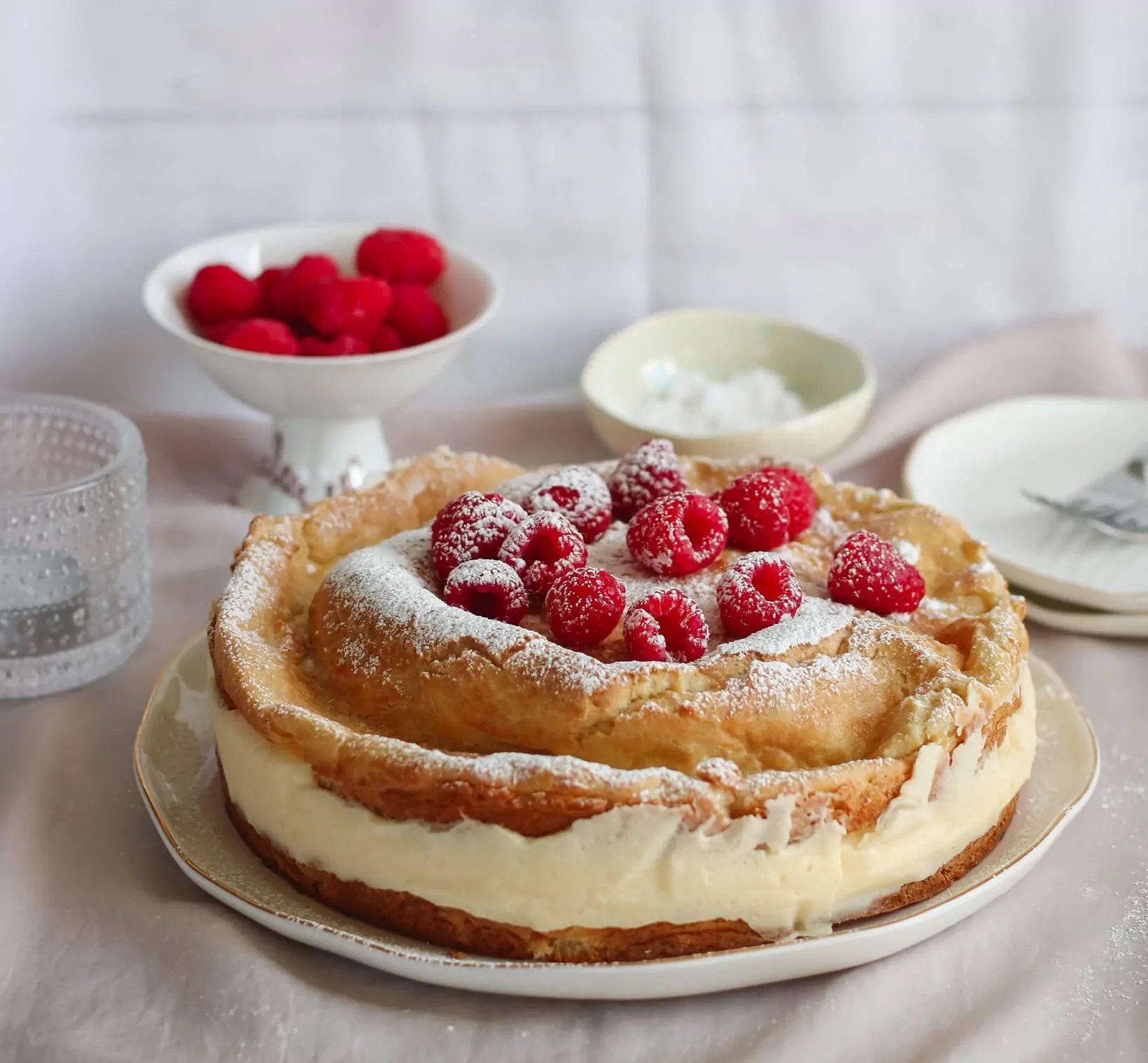 Plikytos tešlos tortas Karpatka su plikytu kremu