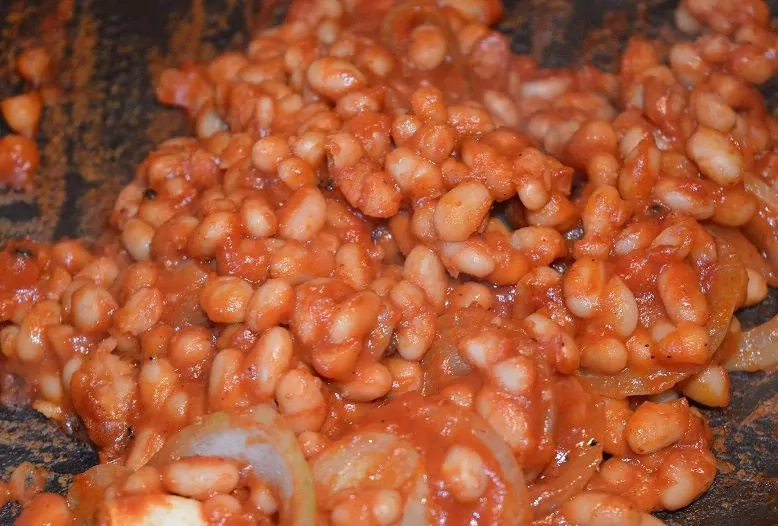 Sultingas keptas viščiukas įdarytas su pupelėmis