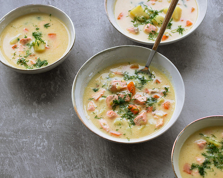 Сливочный суп с лососем и сливочным сыром, картофелем и морковью