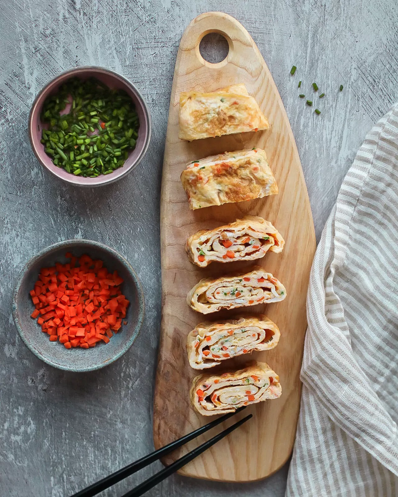 Геран-мари ("Gyeran-mari") — корейский омлет с морковью в рулетах