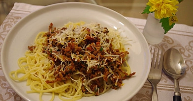 Паста спагетти с фаршем и сыром