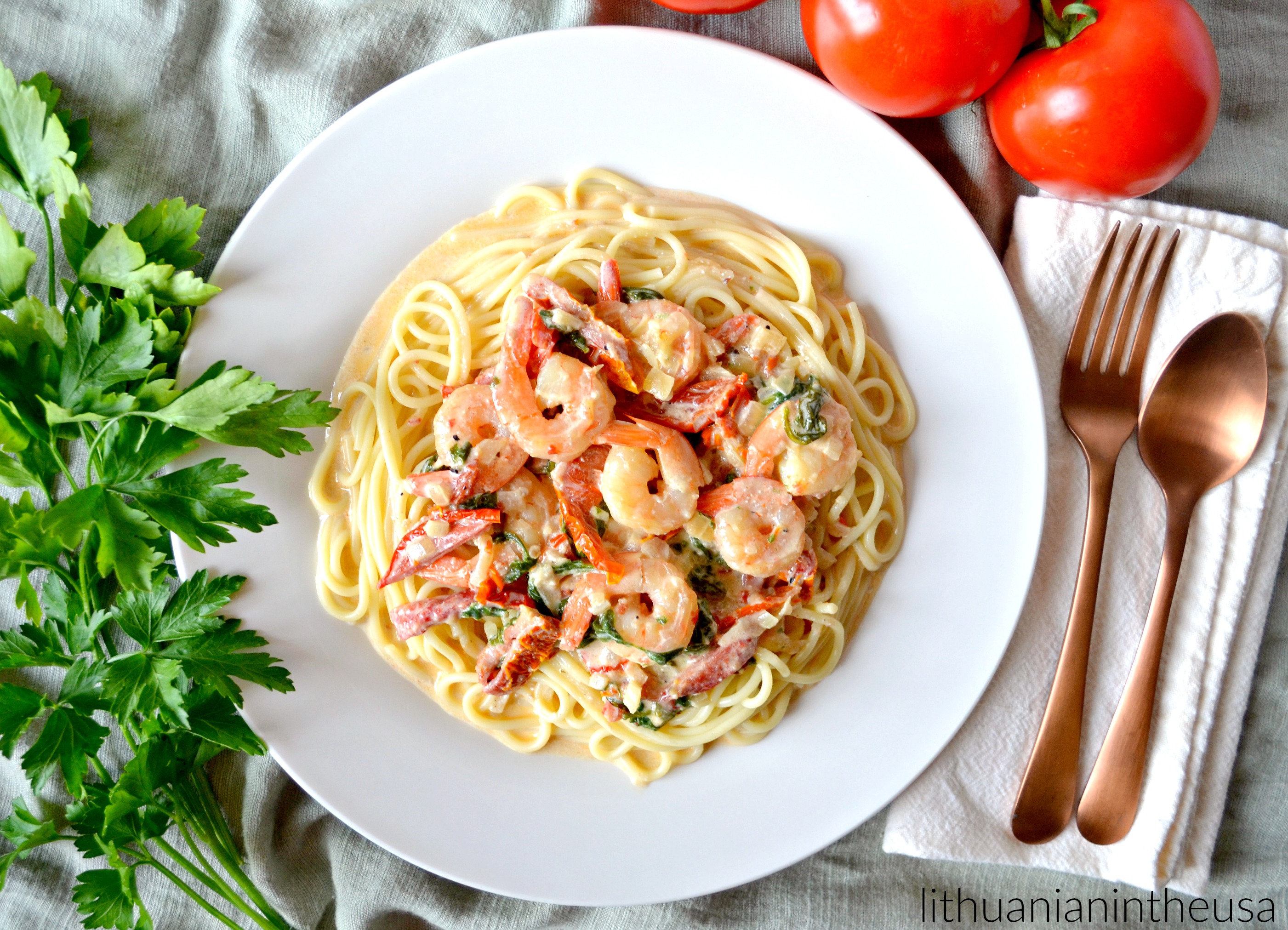 Спагетти с креветками, мидиями и рыбой в сливочном соусе - 9 пошаговых фото в рецепте