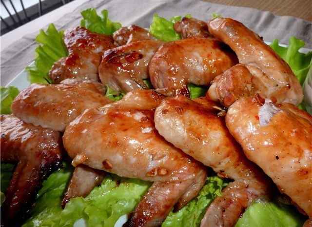 Viščiukų sparneliai aštriame marinate
